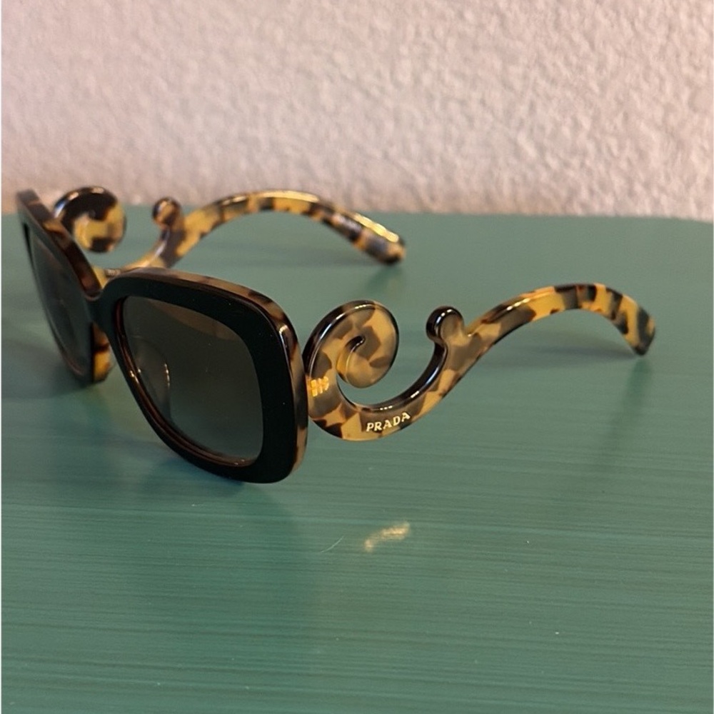 Model: Prada Minimal Baroque Common Model Number:… - image 1